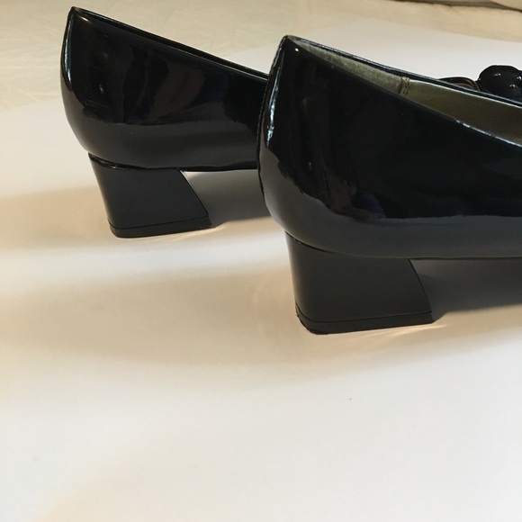 Soft style by Hush Puppies patent leather shoes - Picture 2 of 6